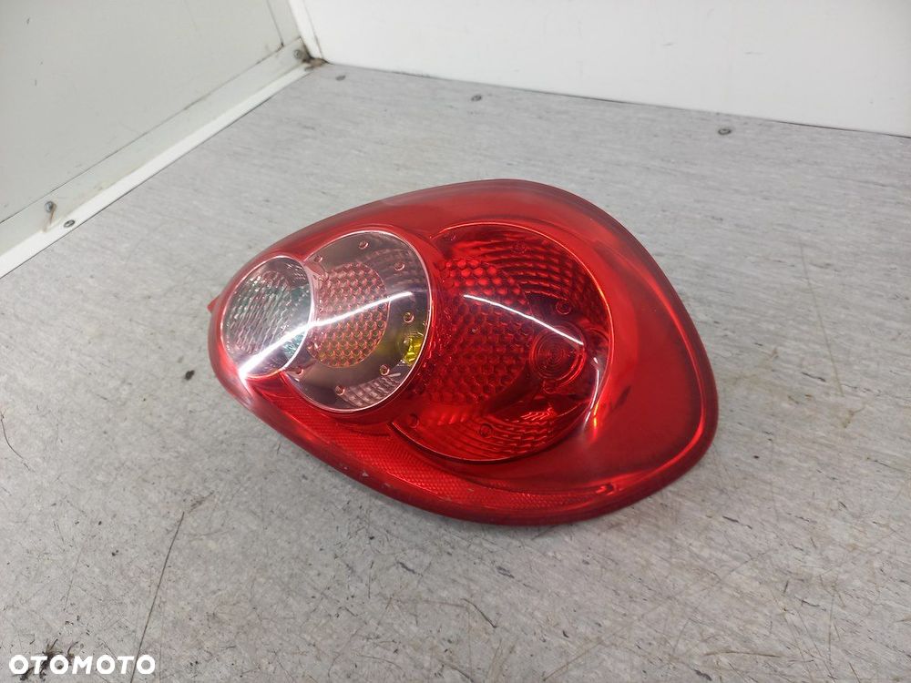 LAMPA TYLNA PRAWA TOYOTA AYGO I 81550-0H020 HATCHBACK 5 DRZWI - 5