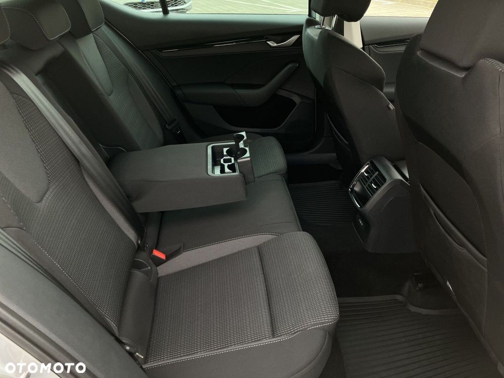 Skoda Octavia 1.5 TSI mHEV Selection DSG - 9