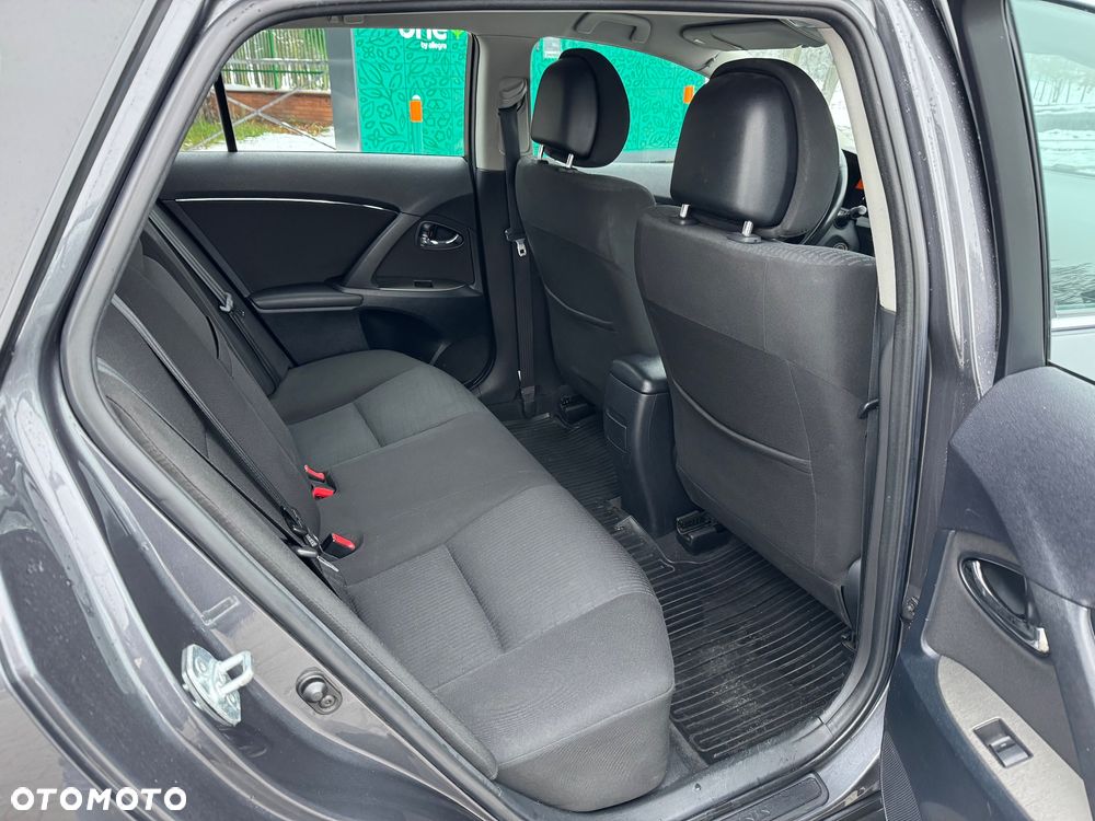 Toyota Avensis 1.8 Sol EU5 - 11