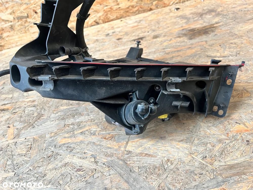 Ślizg mocowanie uchwyt SPRYSKIWACZ Lewy Audi A5 8T 8T0805607L 89392979 - 3