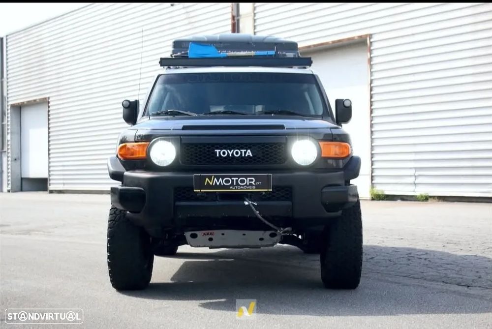 Toyota Land Cruiser - 32