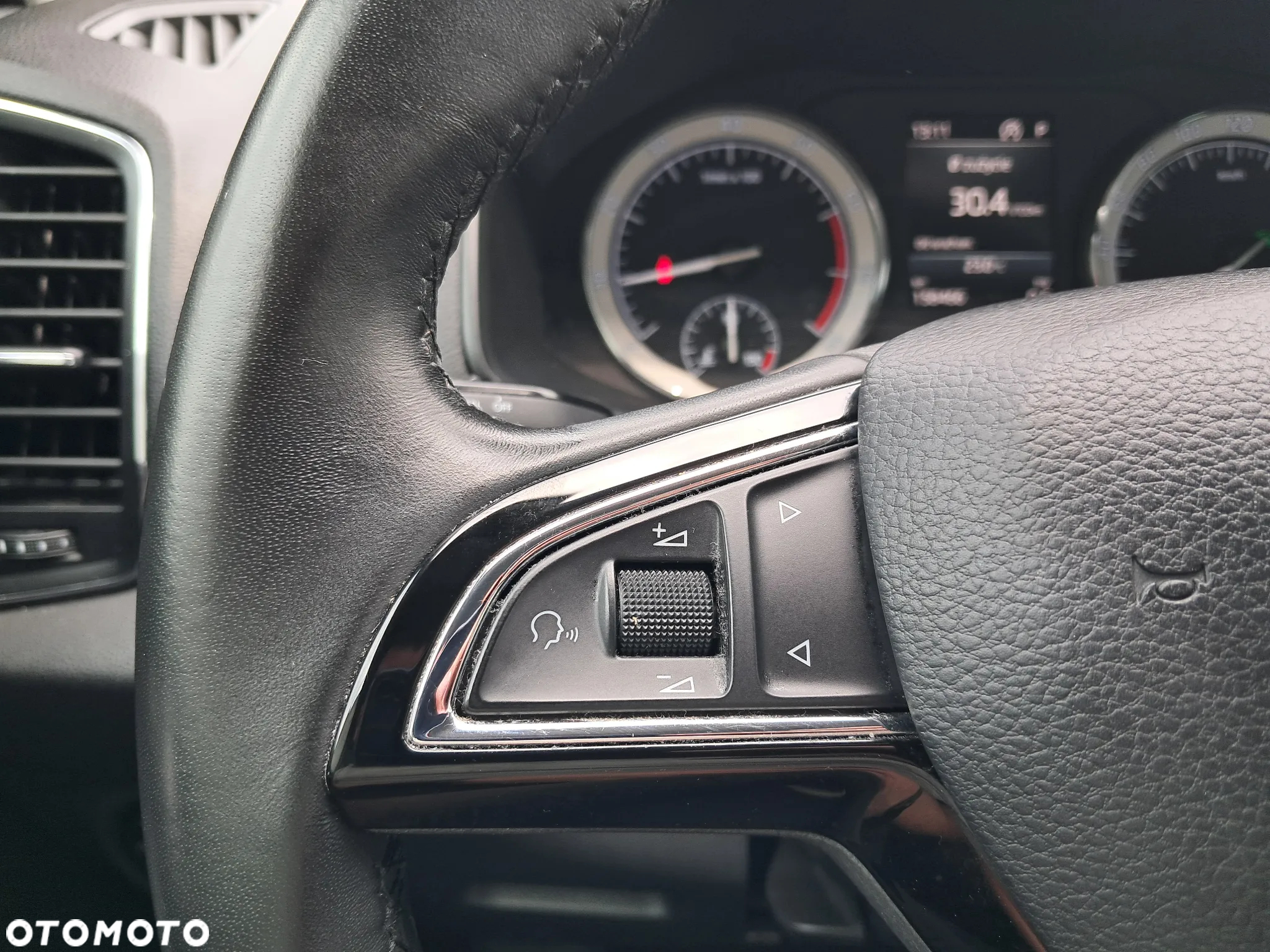 Skoda Karoq 1.5 TSI ACT 4x2 Ambition DSG - 17