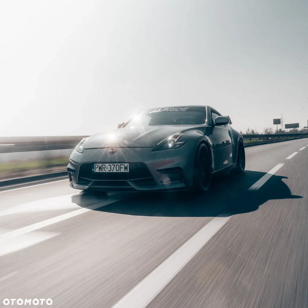 Nissan 370 Z - 1