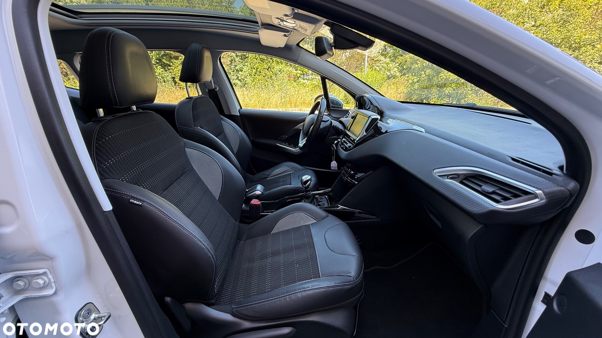 Peugeot 2008 1.6 BlueHDi Allure S&S - 22