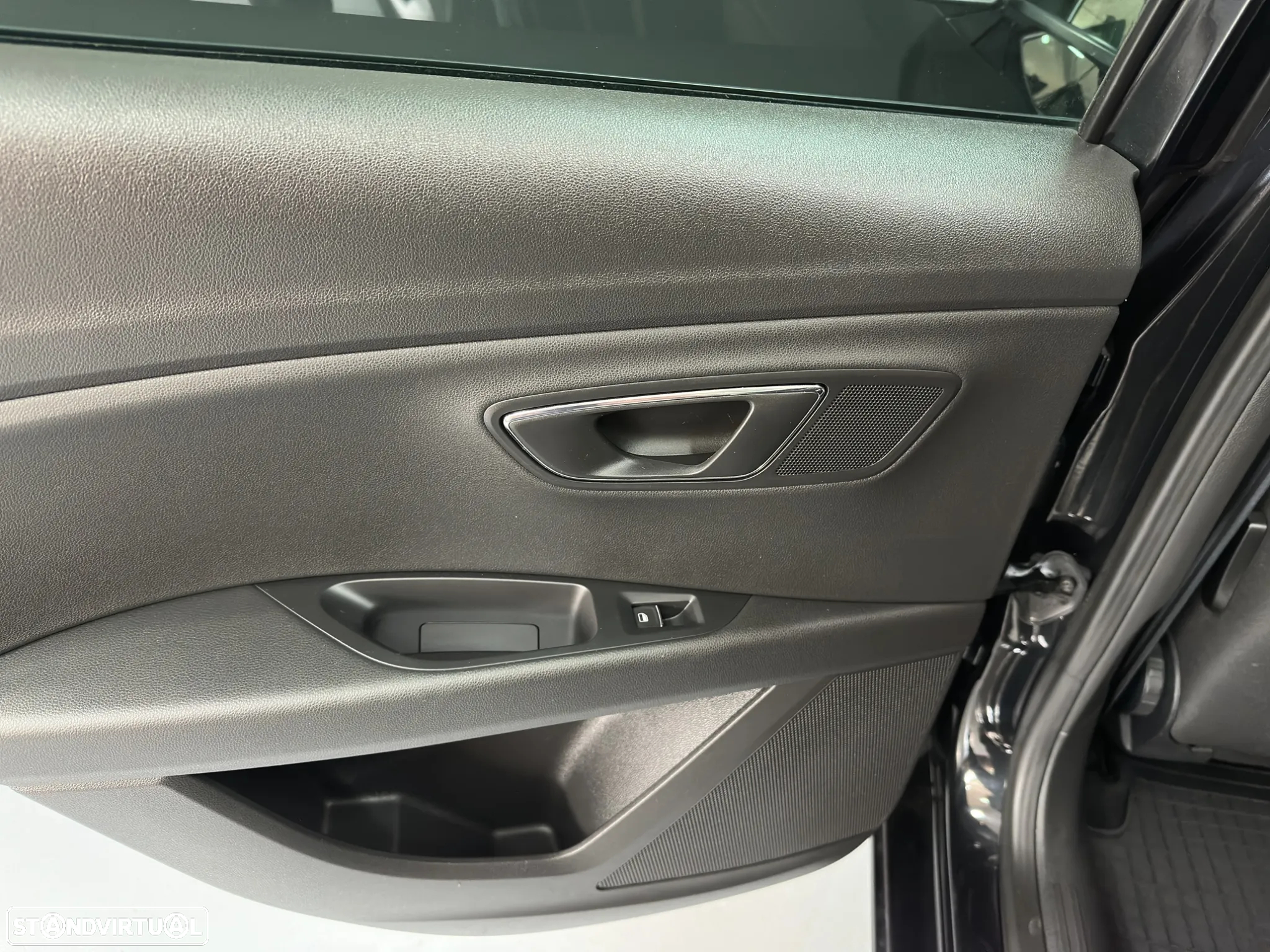 SEAT Leon 2.0 TDI DPF FR - 29
