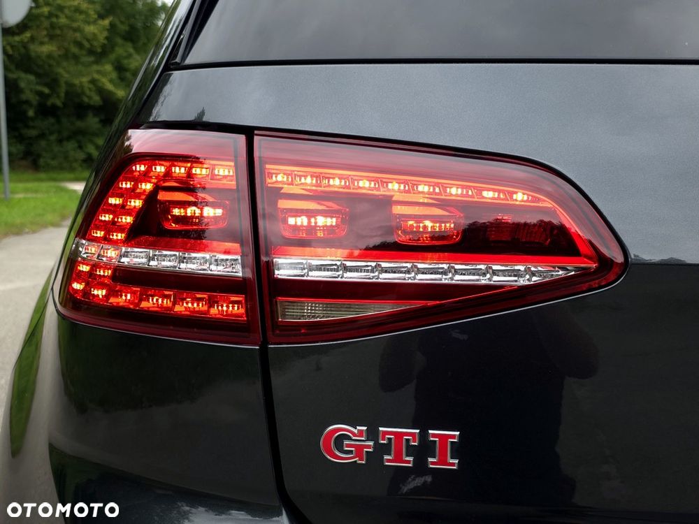 Volkswagen Golf - 28