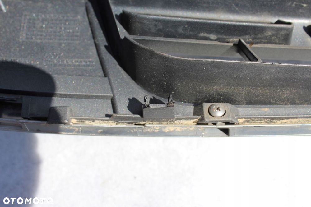 nissan navara np300 grill atrapa 623105jt0a - 9