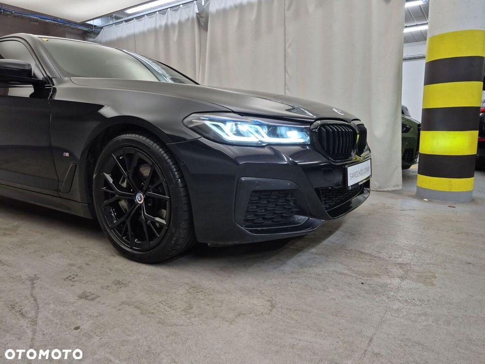 BMW Seria 5 540d xDrive mHEV M Sport sport - 22
