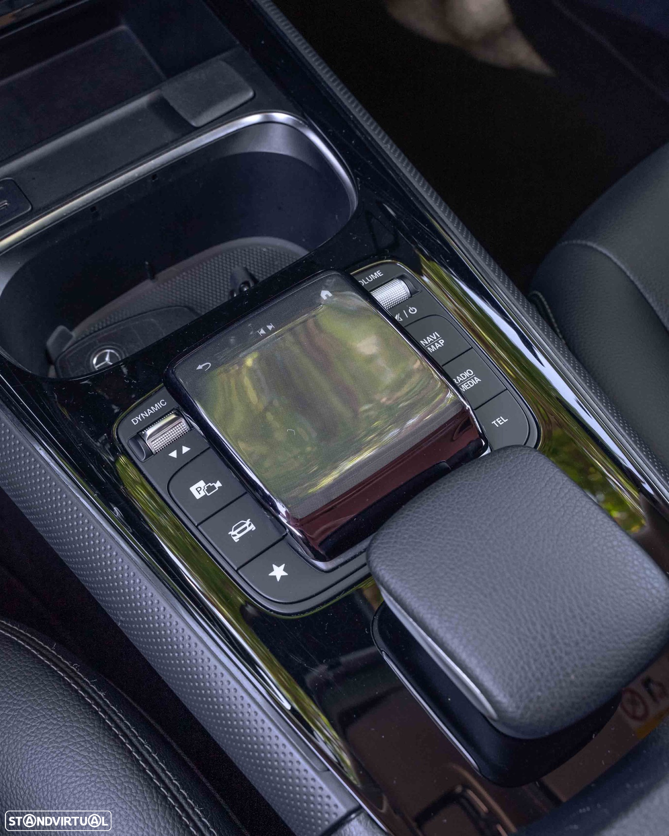 Mercedes-Benz GLA 180 7G-DCT - 24