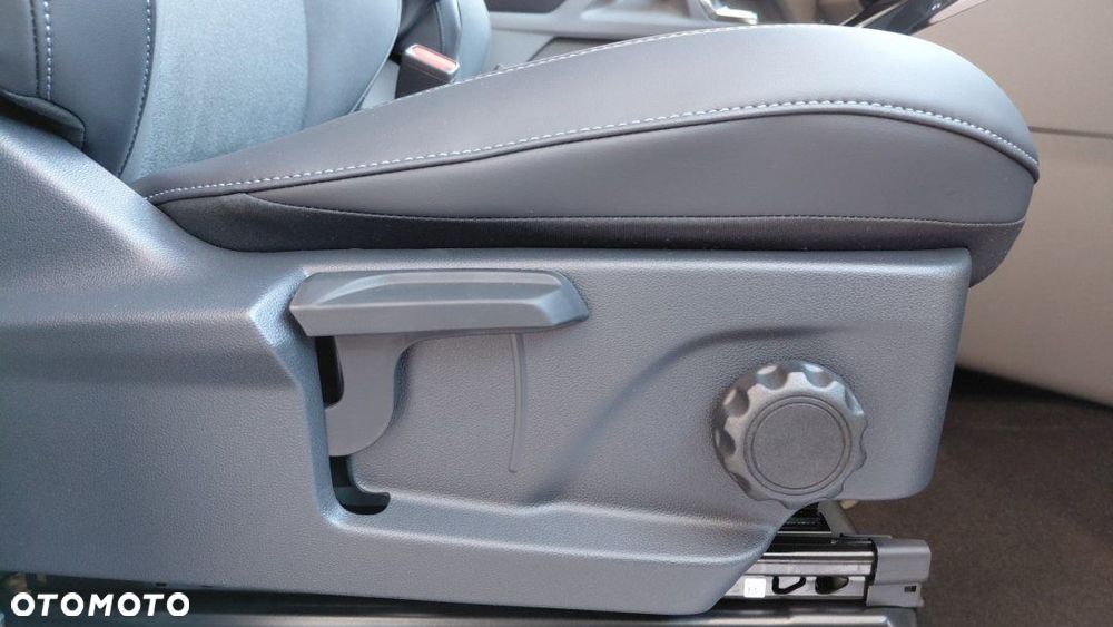 Ford Tourneo Custom - 24