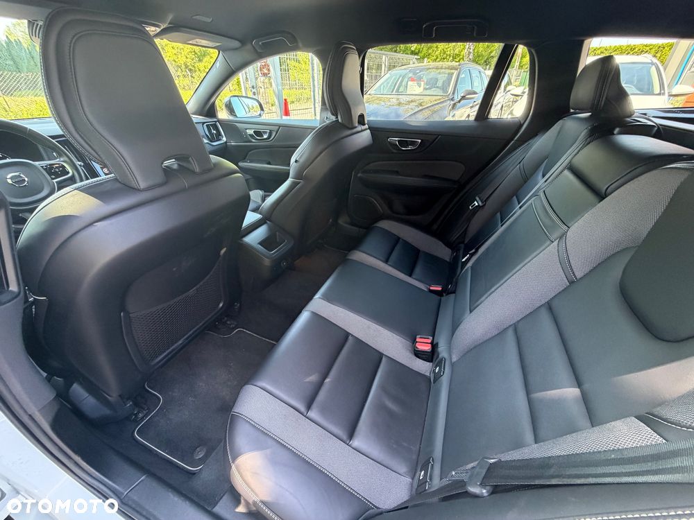 Volvo V60 B3 B R-Design - 29