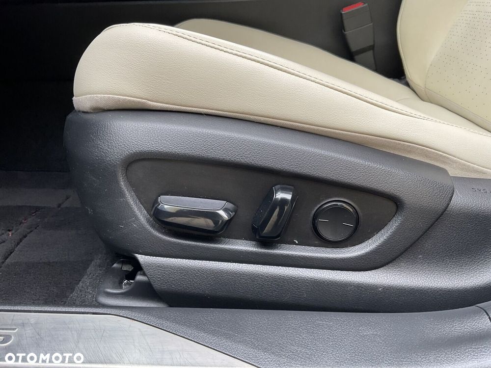 Lexus UX - 21