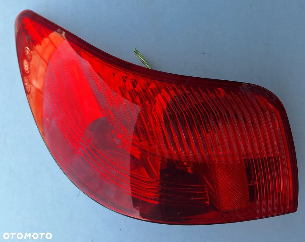 LAMPA PRAWY TYŁ-  PEUGEOT 308 SW / KOMBI-  T7/ 2008 ROK - 1