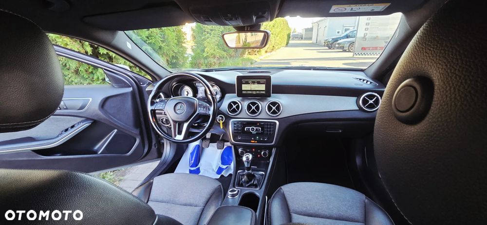 Mercedes-Benz GLA - 33