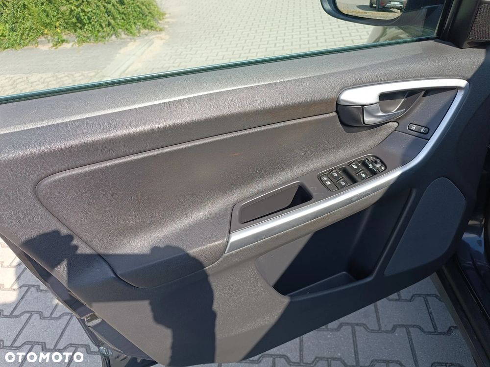 Volvo XC 60 2.4D AWD Momentum - 12