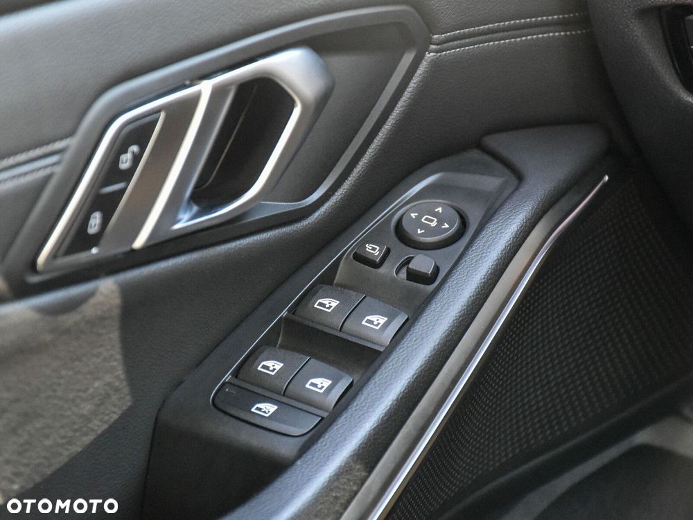 BMW Seria 3 318d Sport Line - 33