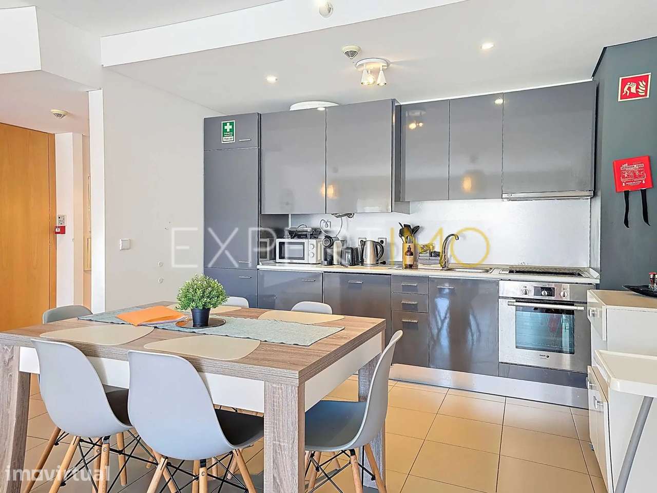 Apartamento T2 a 300m da Praia da Rocha com garagem e piscina - Grande imagem: 3/55