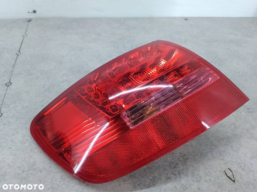 LAMPA TYLNA LEWA AUDI A6 C6 043329 89317039  VALEO KOMBI - 4