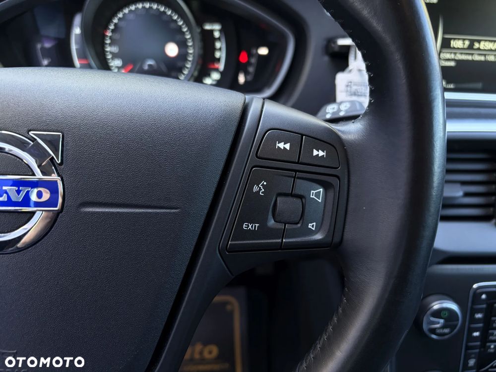 Volvo V40 D4 Geartronic Momentum - 25