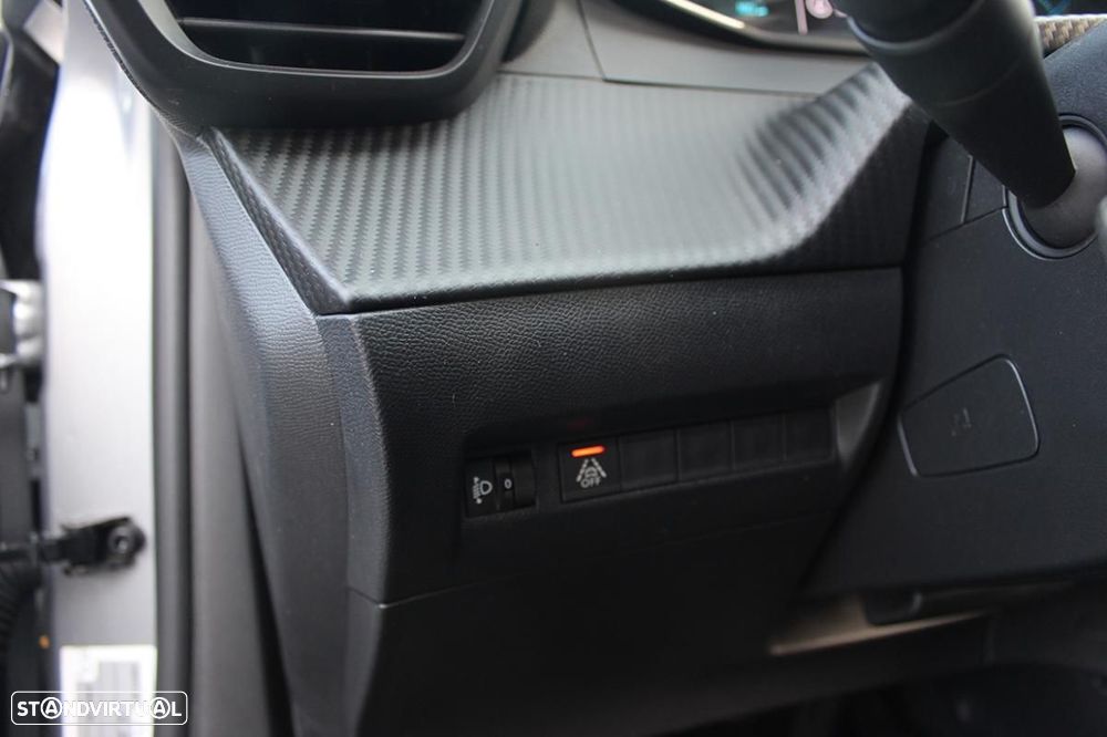 Peugeot e-2008 Allure - 18