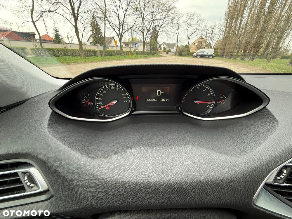 Peugeot 308 1.2 PureTech Allure S&S - 6