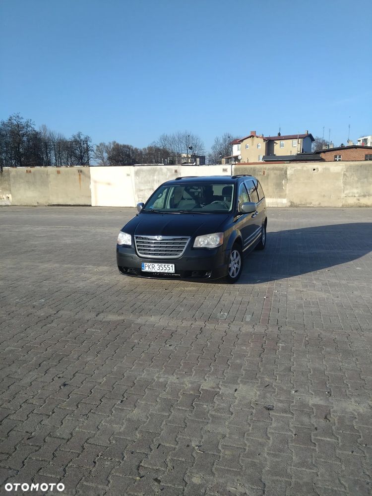 Chrysler Town & Country - 1
