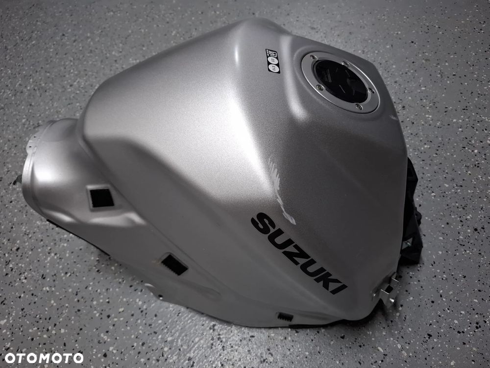 Suzuki GSXS 950 1000 zbiornik bak pompa paliwa - 4