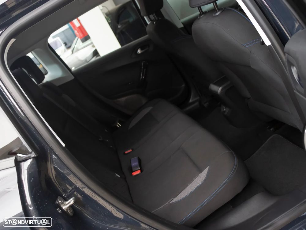 Peugeot 2008 1.2 PureTech Signature - 10