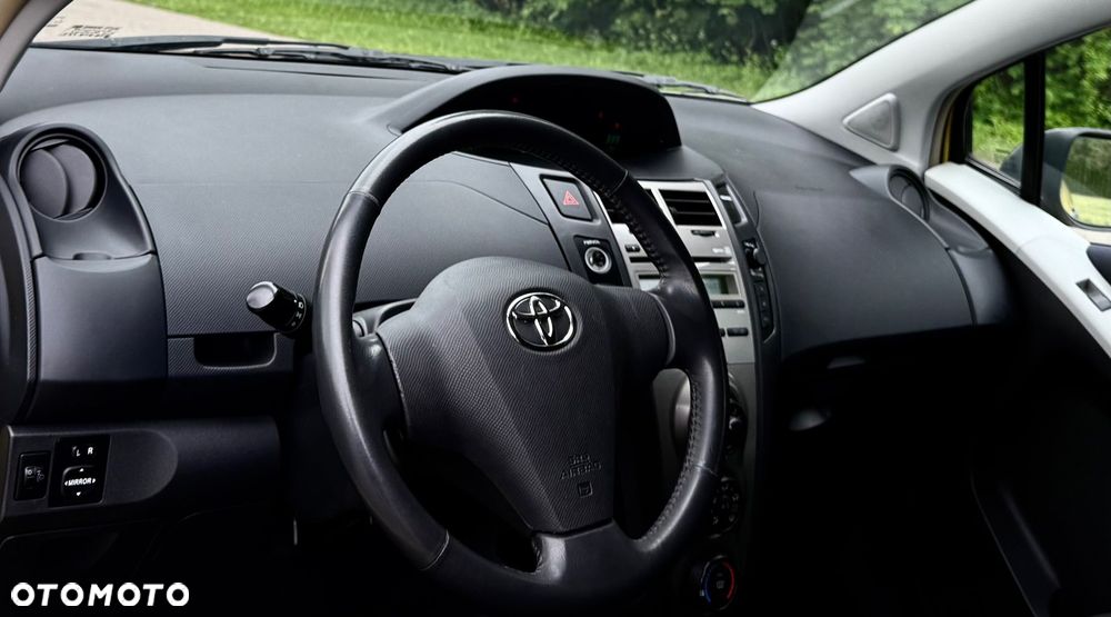 Toyota Yaris - 10