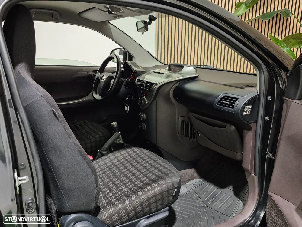 Toyota iQ 1.0 VVT-i - 9