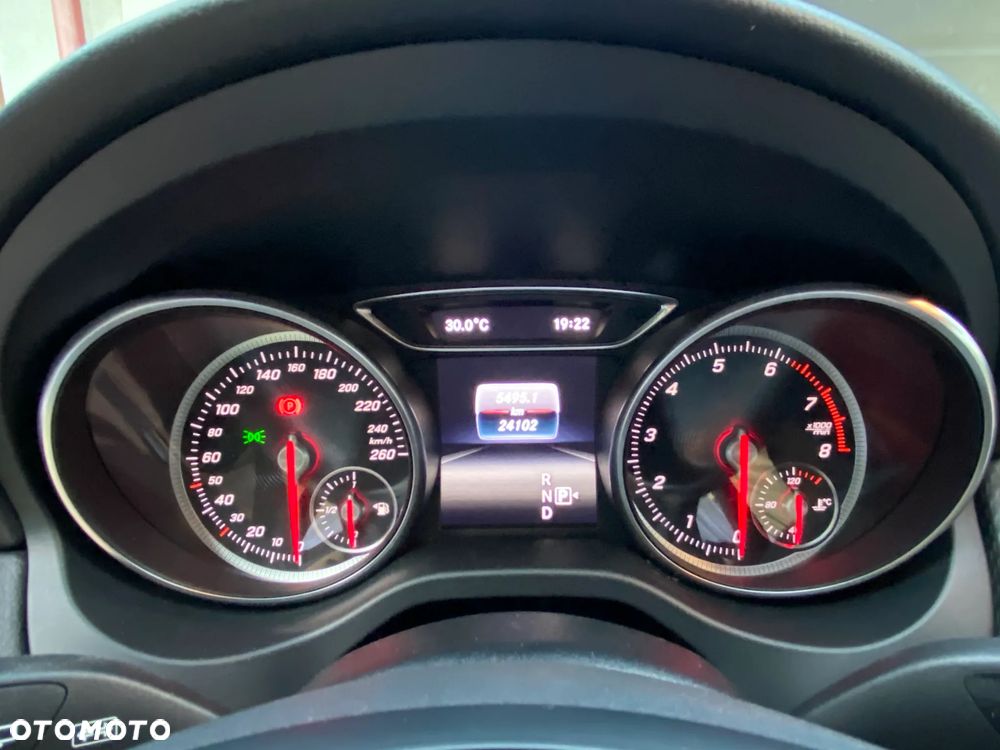 Mercedes-Benz GLA 200 7G-DCT AMG Line - 18