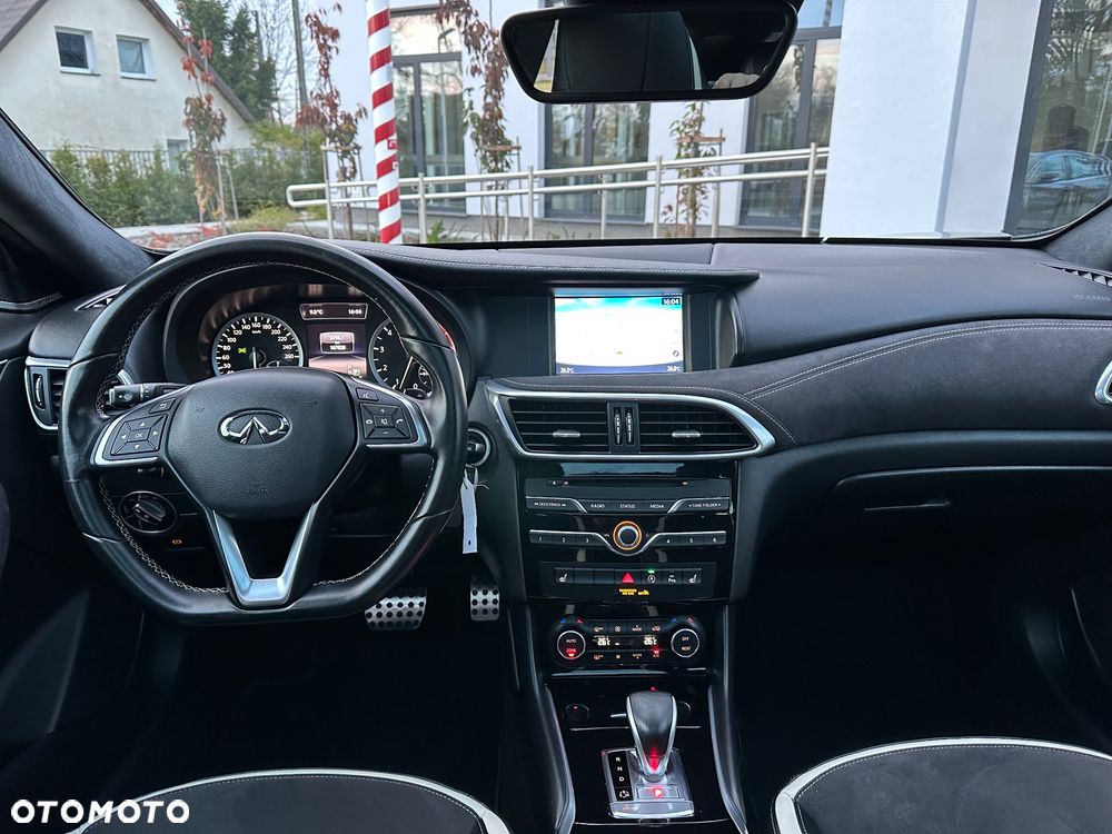 Infiniti Q30 2.0t DCT AWD Sport City Black - 25