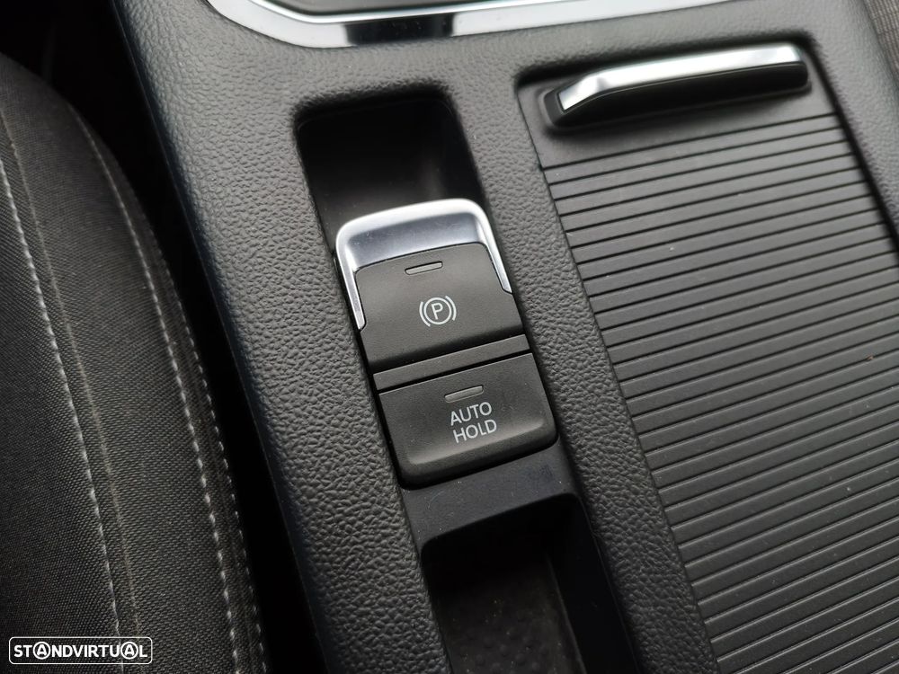 VW Passat Variant 1.6 TDI Business DSG - 21