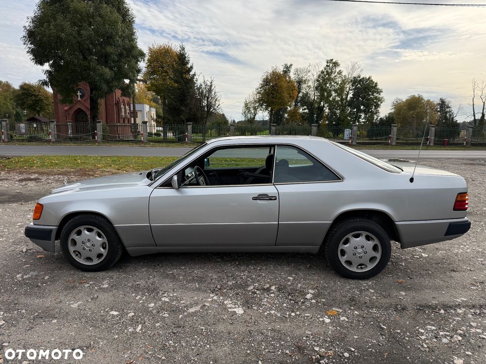 Mercedes-Benz W124 1991 photo 4