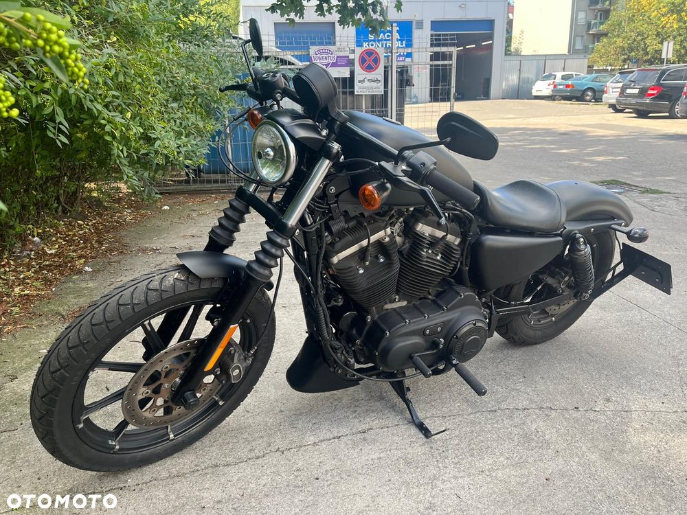 Harley-Davidson Sportster Iron 883 - 2