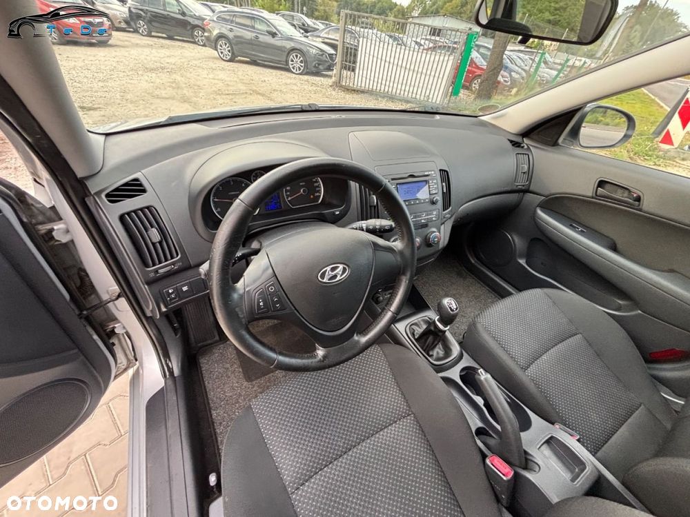 Hyundai i30 1.6 CRDi Comfort EU5 - 18