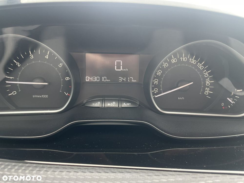 Peugeot 2008 1.2 Pure Tech Allure S&S - 25