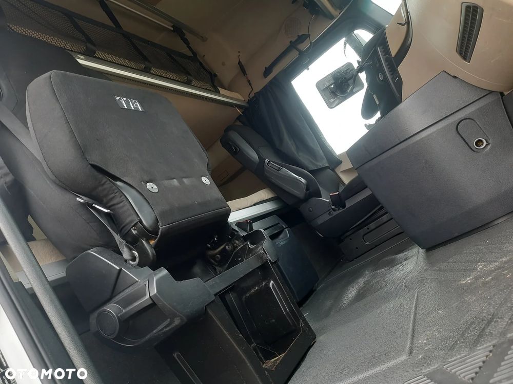 Mercedes-Benz ACTROS - 10