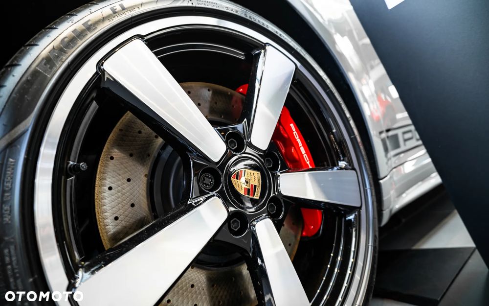 Porsche 911 Carrera S - 16