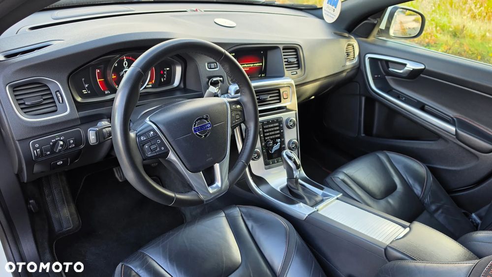 Volvo V60 D4 Drive-E Ocean Race - 11