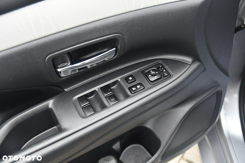 Mitsubishi Outlander - 14