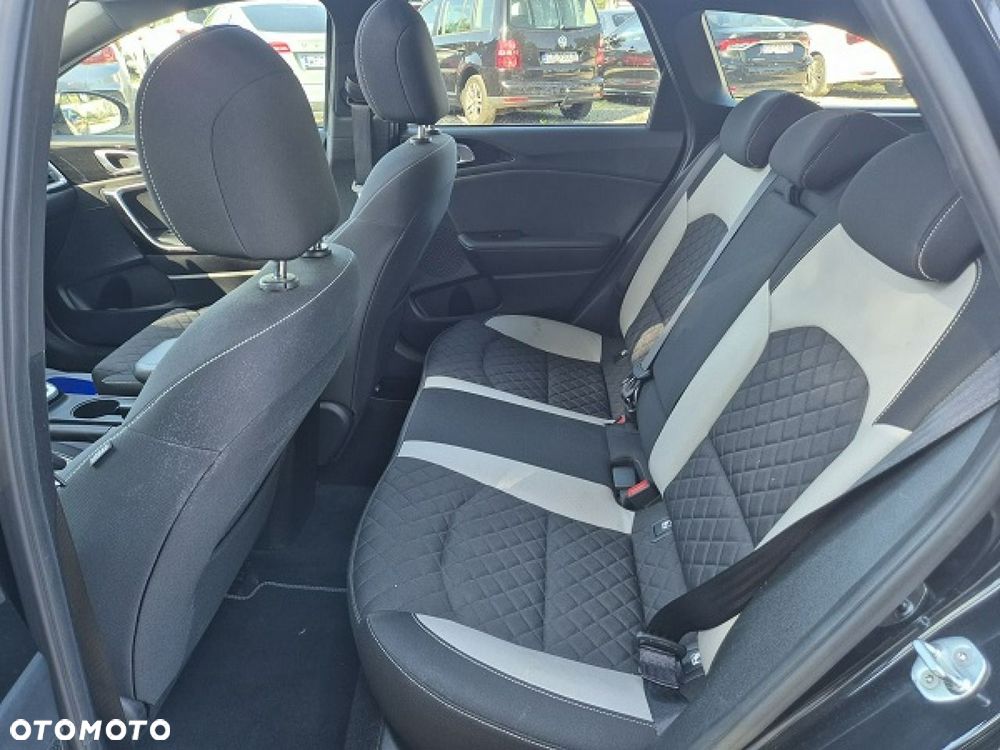 Kia Ceed - 26