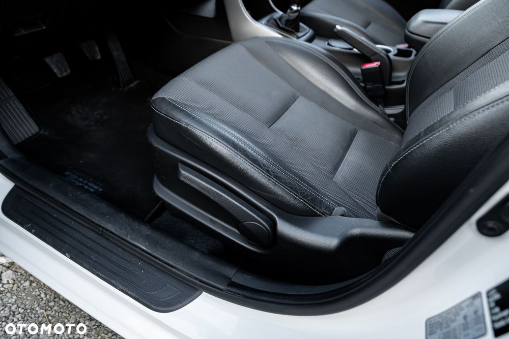 Hyundai i30 i30cw 1.6 Trend - 19