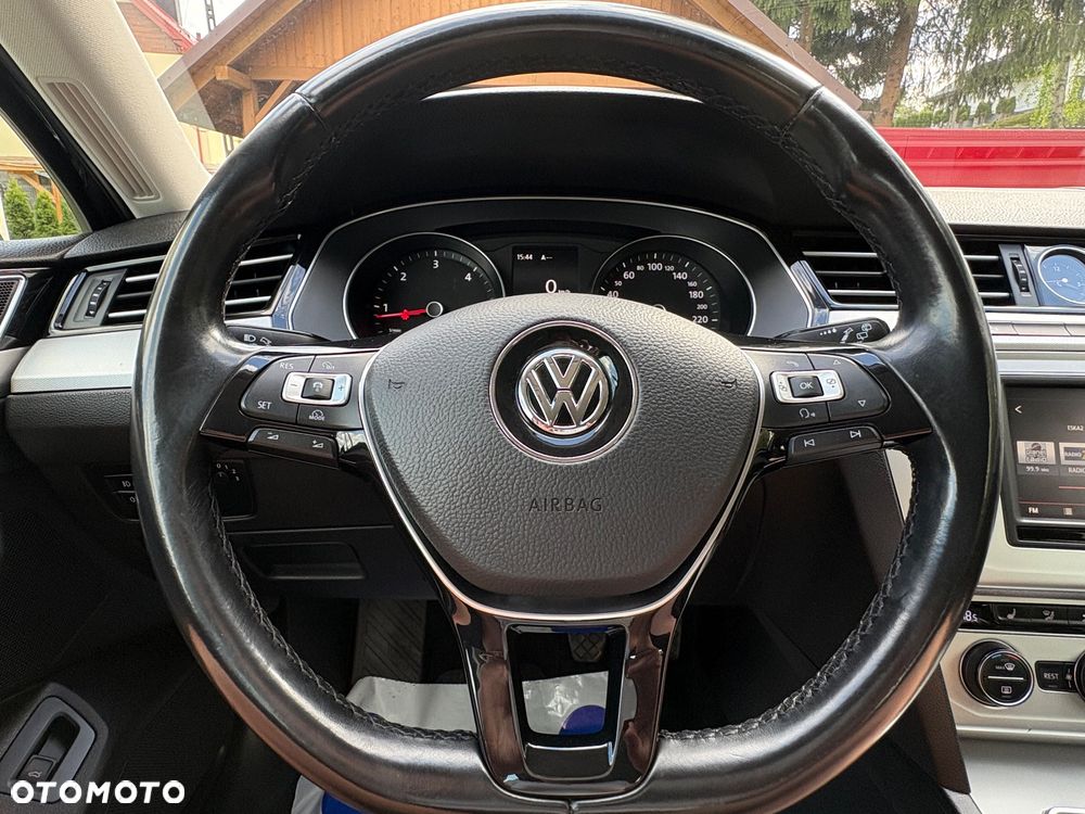Volkswagen Passat - 31