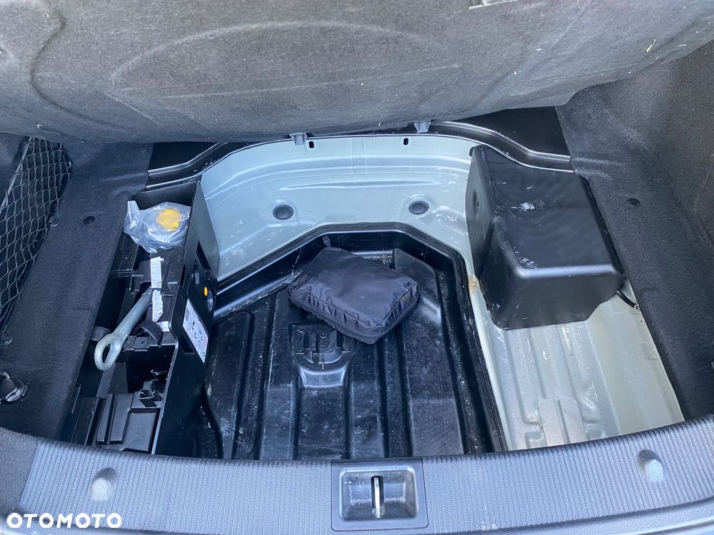 Mercedes-Benz Klasa C 180 CGI Automatik BlueEFFICIENCY Avantgarde - 22