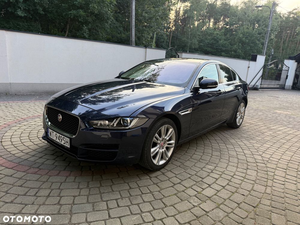 Jaguar XE 25t AWD Prestige - 3