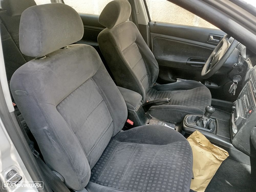 VW Passat 1.9 TDi Trendline - 10