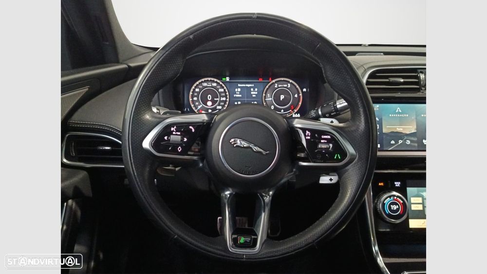 Jaguar XE 2.0 D200 R-Dynamic S - 9
