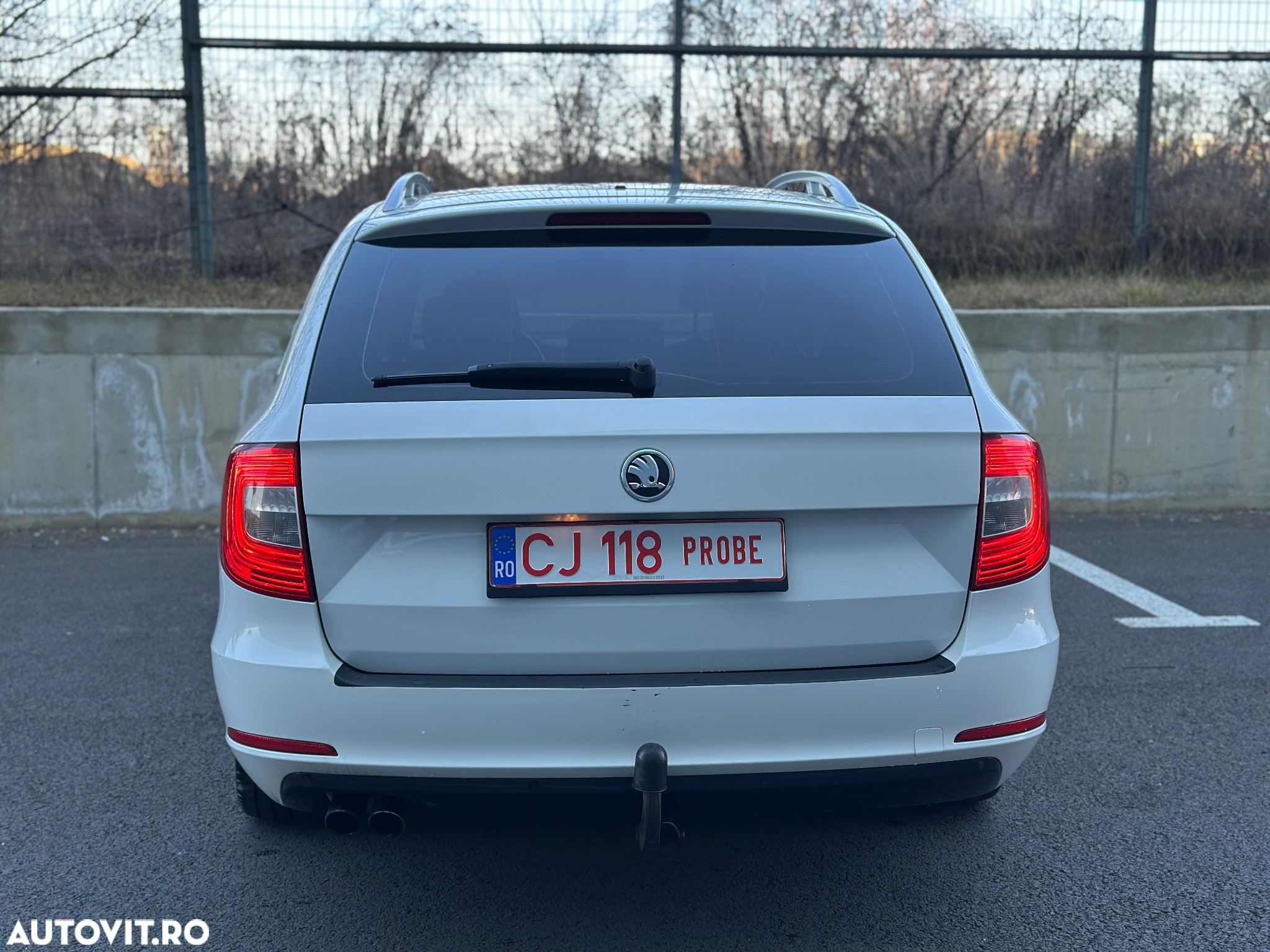 Skoda Superb Combi 2.0 TDI DSG Ambition - 24