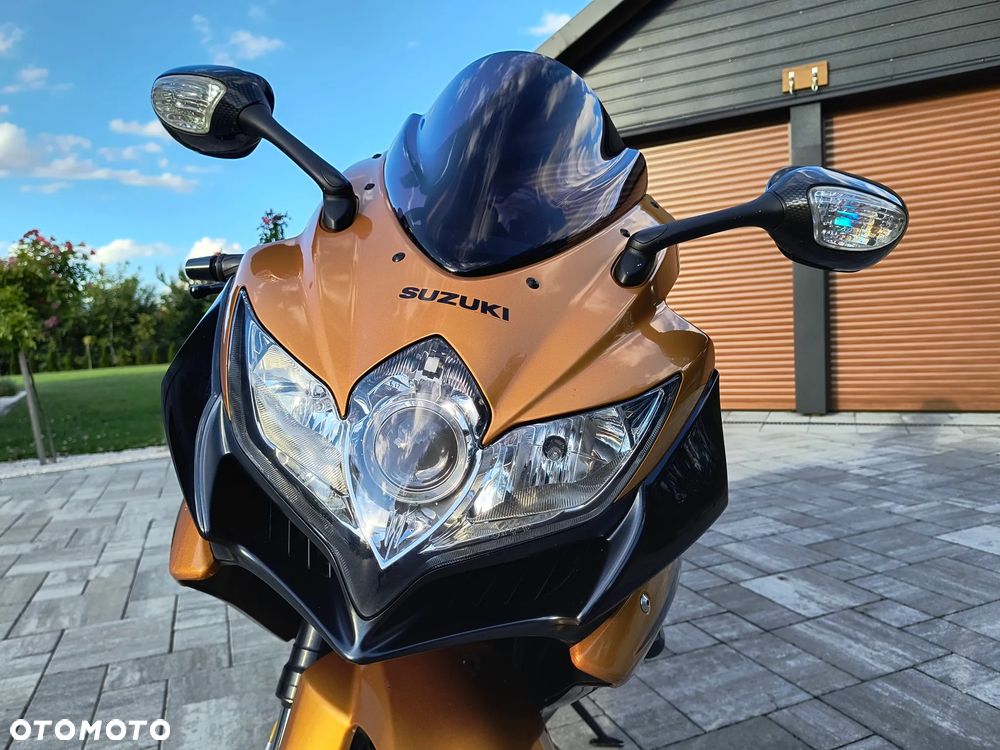 Suzuki GSX-R - 16
